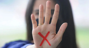RJ: combate à violência contra mulher terá gesto de socorro com a mão