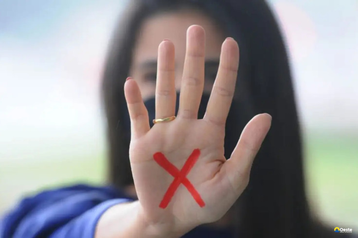 RJ: combate à violência contra mulher terá gesto de socorro com a mão