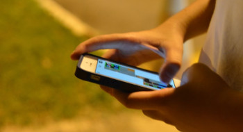 Rolagem infinita será proibida ao público infantil nas redes