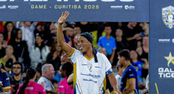 Ronaldinho Gaúcho anuncia volta aos gramados pelo italiano Ravenna