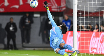 Rossi brilha nos pênaltis e garante classificação do Flamengo