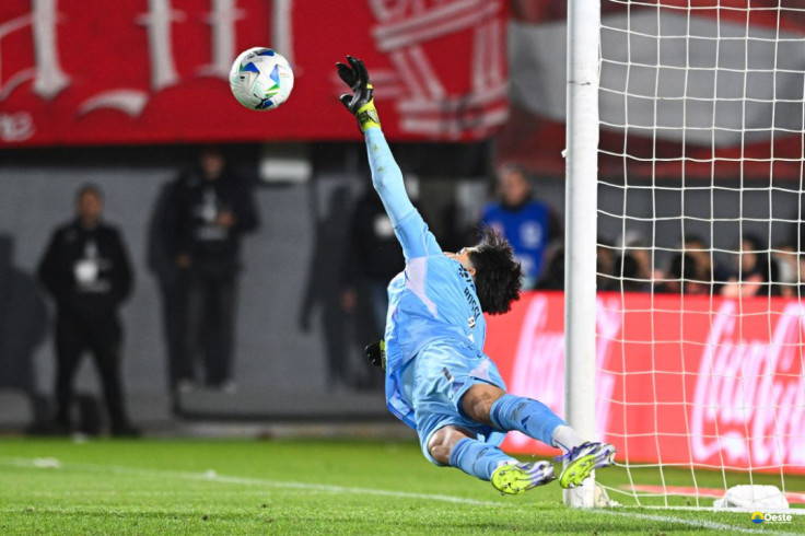 Rossi brilha nos pênaltis e garante classificação do Flamengo