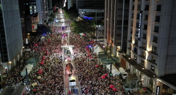 Rréveillon na Avenida Paulista teve música e fogos silenciosos