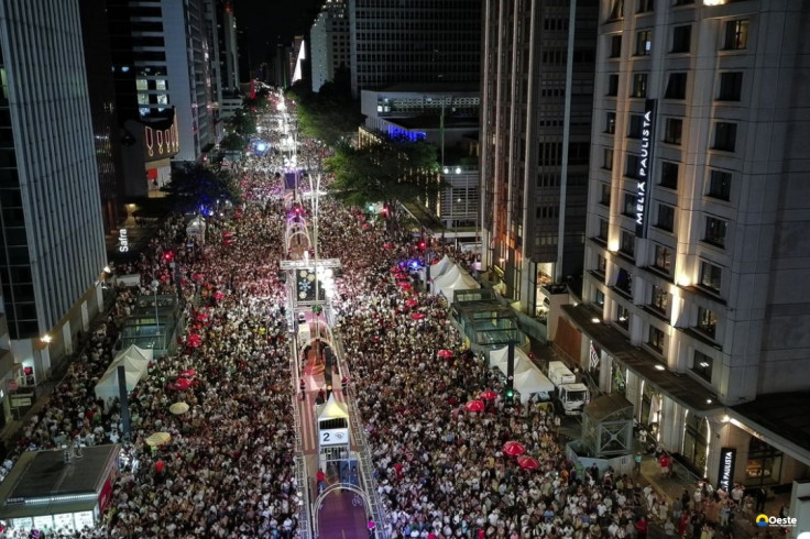 Rréveillon na Avenida Paulista teve música e fogos silenciosos