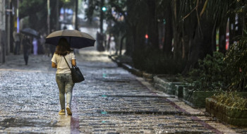 Saiba em que regiões do Brasil deve chover acima da média no verão