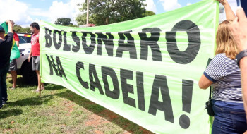 Saiba os crimes cometidos por Bolsonaro e 6 aliados na trama golpista