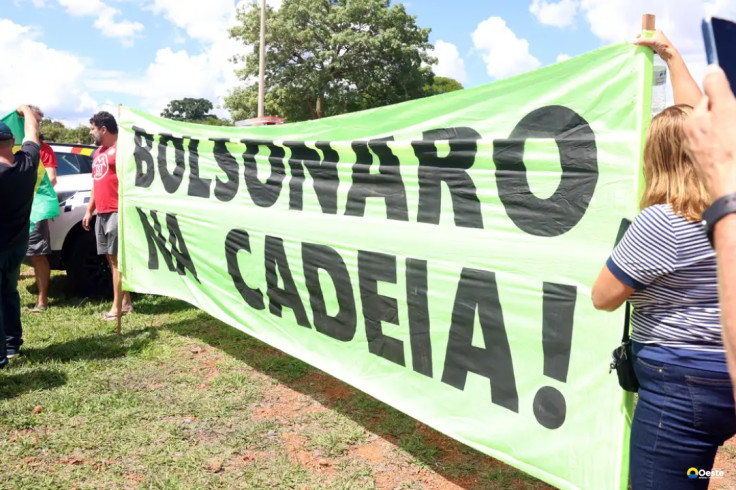 Saiba os crimes cometidos por Bolsonaro e 6 aliados na trama golpista