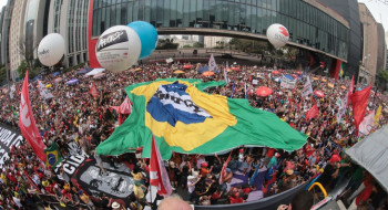 São Paulo tem 42 mil pessoas em ato contra PEC da Blindagem e anistia