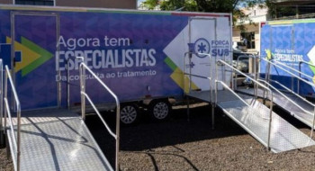 Saúde instala consultórios móveis em cidade devastada por tornado