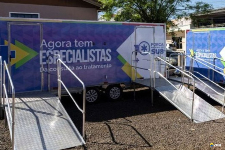 Saúde instala consultórios móveis em cidade devastada por tornado