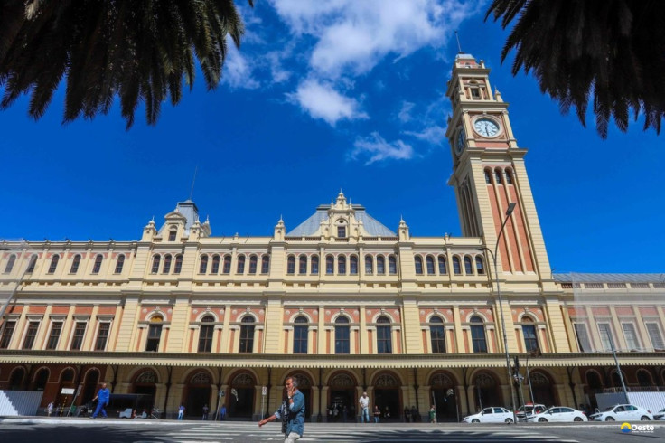 Segunda de céu claro, sol e sensação de calor na capital paulista