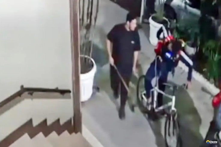 Seguranças de rua são presos por agredir ciclista até a morte no Rio