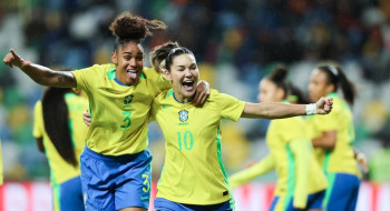 Seleção feminina fecha 2025 com goleada de 5 a 0 sobre Portugal