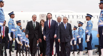 Sem acordo de paz entre EUA e Irã, Trump promete fechar Ormuz