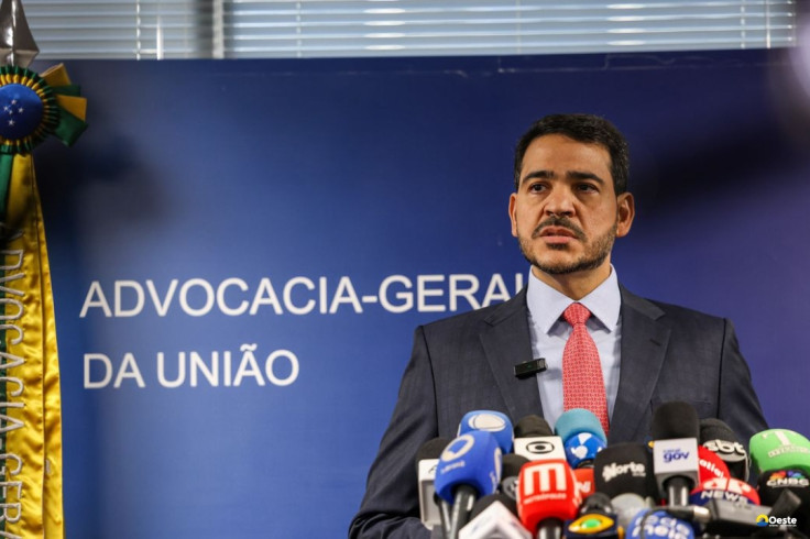 Senador apresenta relatório favorável à indicação de Messias ao STF