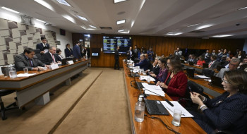 Senadores cobram CVM por suposta omissão no caso do Banco Master