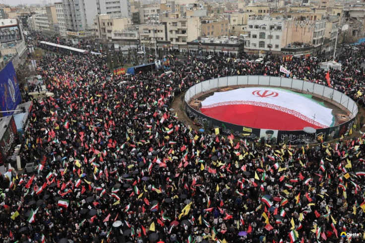 Sob bombas, multidões vão às ruas no Irã em apoio aos palestinos