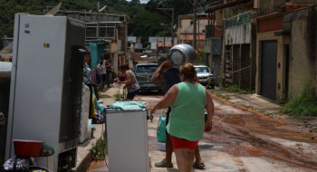 Sobe para 49 número de mortos em Juiz de Fora e Ubá