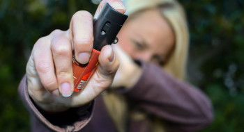 Spray de pimenta para mulher é medida paliativa, diz promotora