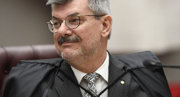 STJ abre processo e mantém afastamento de ministro acusado de assédio