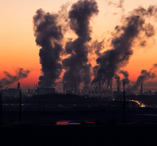 Super-ricos geram mais poluição e lucram com desastres climáticos