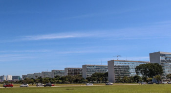 TCU suspende exigência de governo buscar centro da meta fiscal em 2025