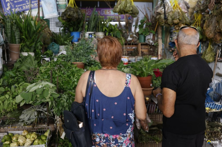 Tradição e fé impulsionam busca por banhos e ervas no fim de ano