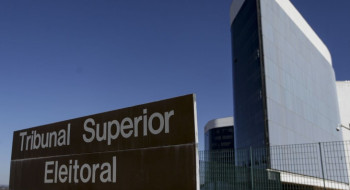 TSE retoma contagem de votos em todo o país