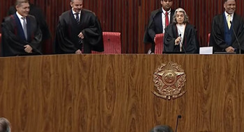 TSE retoma julgamento que pode deixar Castro inelegível