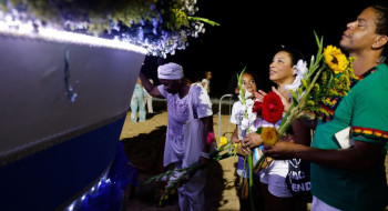 Umbanda faz culto à Iemanjá na véspera do réveillon no Rio