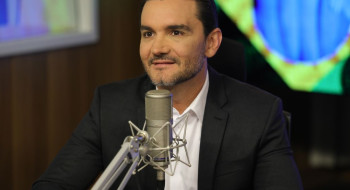 União Brasil decide expulsar ministro Celso Sabino da legenda