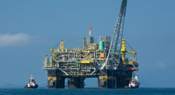 Vazamento de gás paralisa plataforma da Petrobras na Bacia de Campos