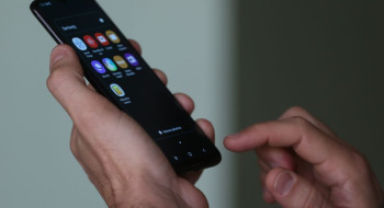 Veja dicas para proteger seu celular de golpes virtuais no carnaval