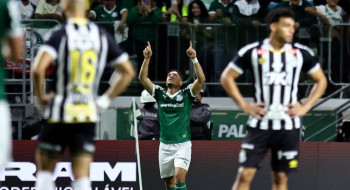 Vitor Roque decide e Palmeiras vence clássico com Santos no Brasileiro