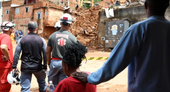 Voluntários cruzam estados para ajudar vítimas das chuvas em MG