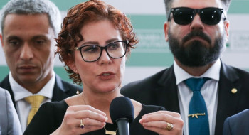 Zambelli deve ficar presa em Brasília se for extraditada pela Itália