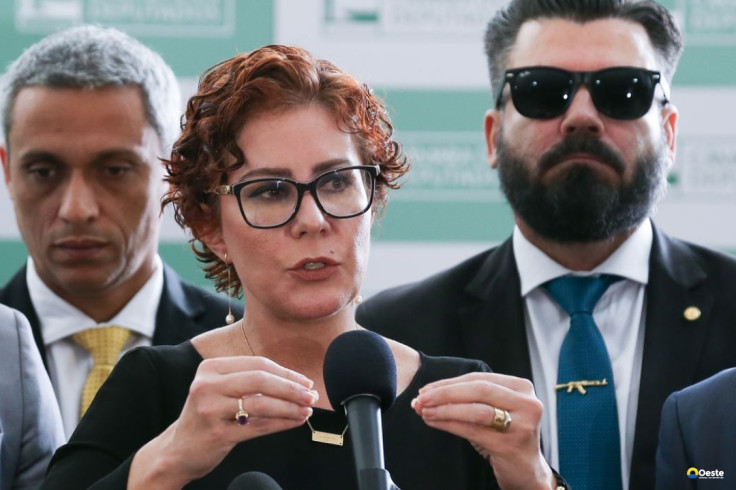 Zambelli deve ficar presa em Brasília se for extraditada pela Itália